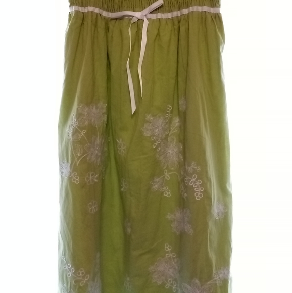 Girls Lightweight Empire Waist Green Dress w/White Embroidery - Picture 2 of 3
